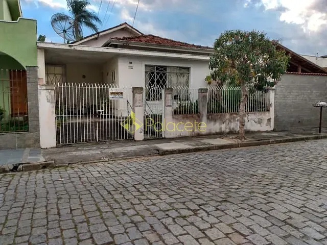 Casa com 250m² 3 quartos e 2 banheiros, à venda, no bairro Jardim Boa Vista em Pindamonhangaba