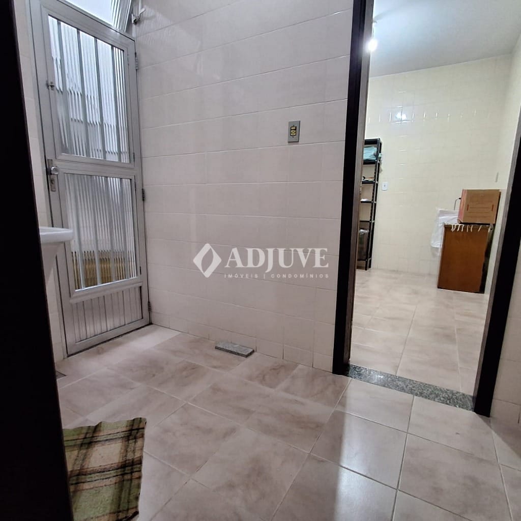 Casa à venda com 5 quartos, 140m² - Foto 13