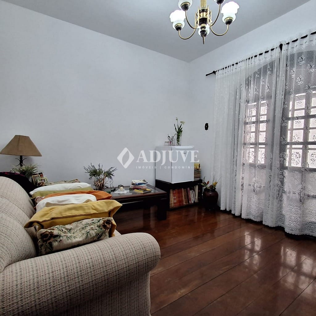 Casa à venda com 5 quartos, 140m² - Foto 19