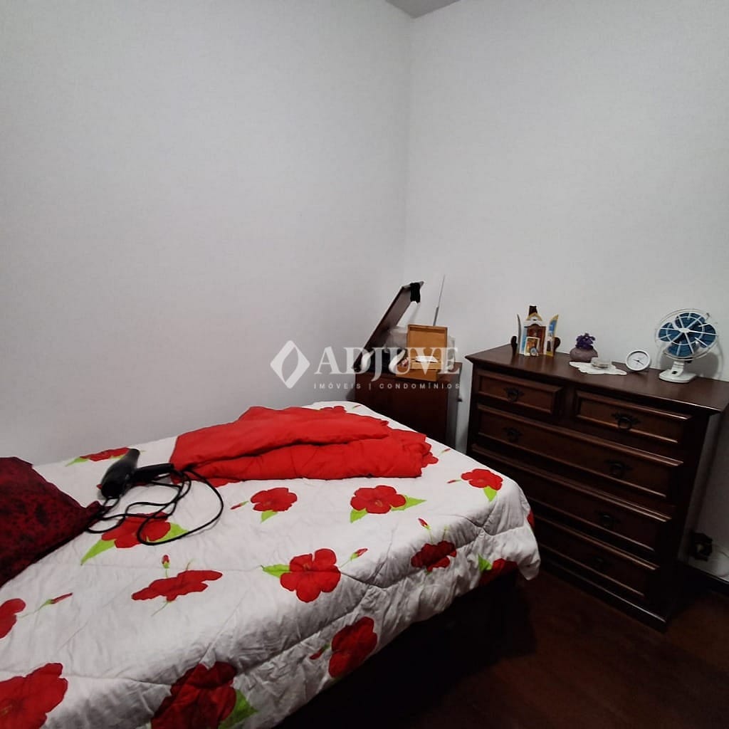 Casa à venda com 5 quartos, 140m² - Foto 26