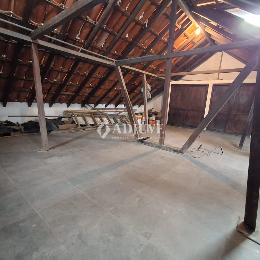 Casa à venda com 5 quartos, 140m² - Foto 34