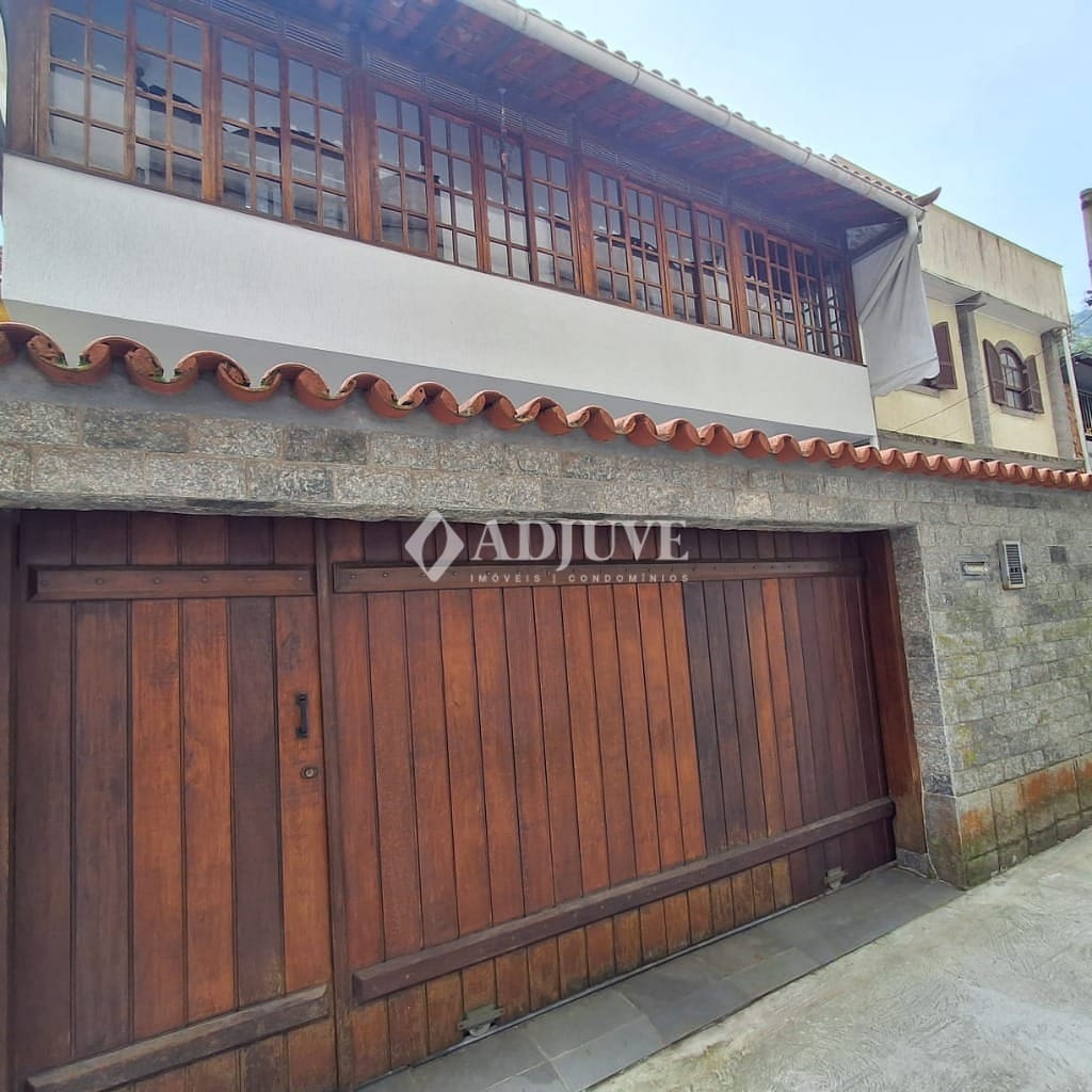 Casa à venda com 5 quartos, 140m² - Foto 3