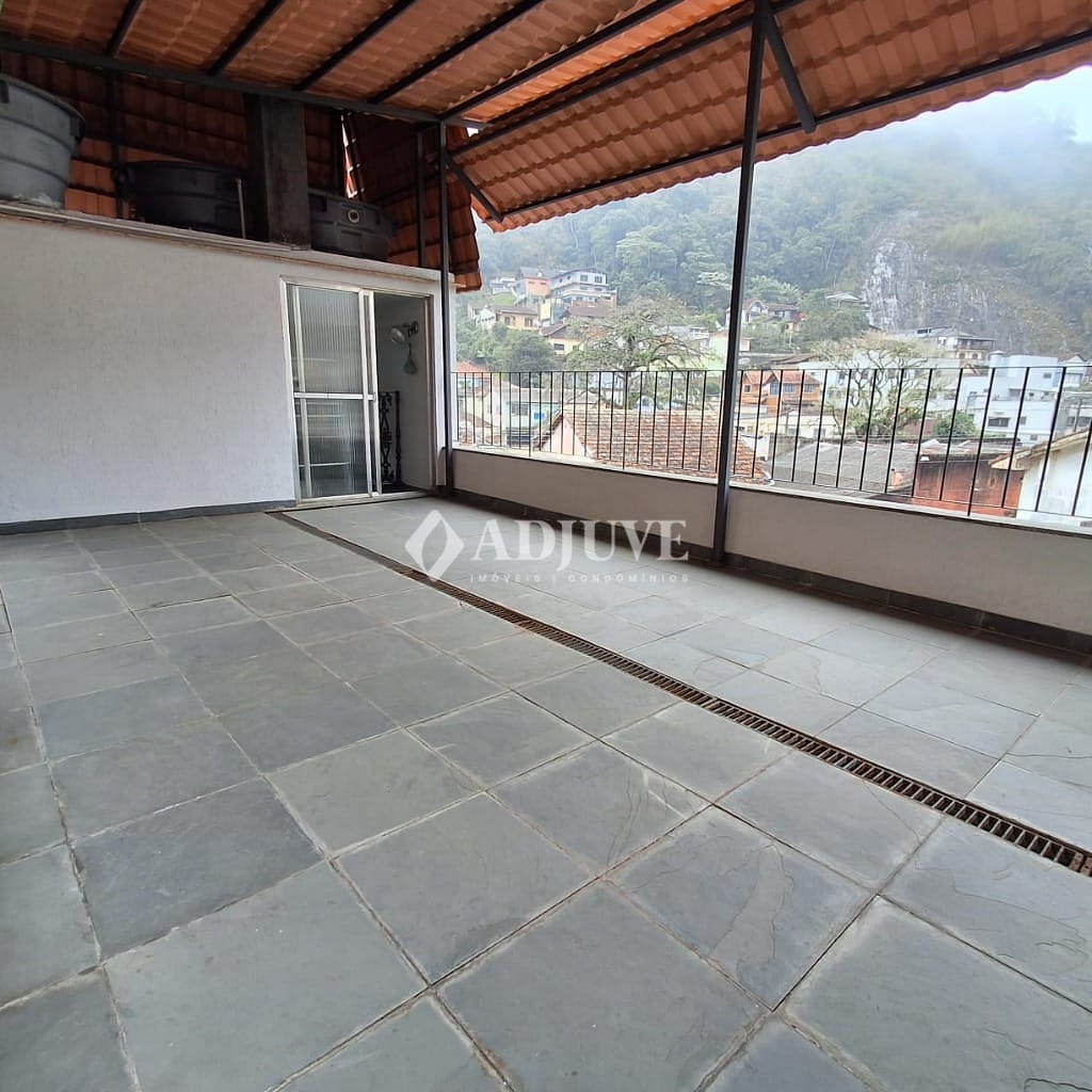 Casa à venda com 5 quartos, 140m² - Foto 35