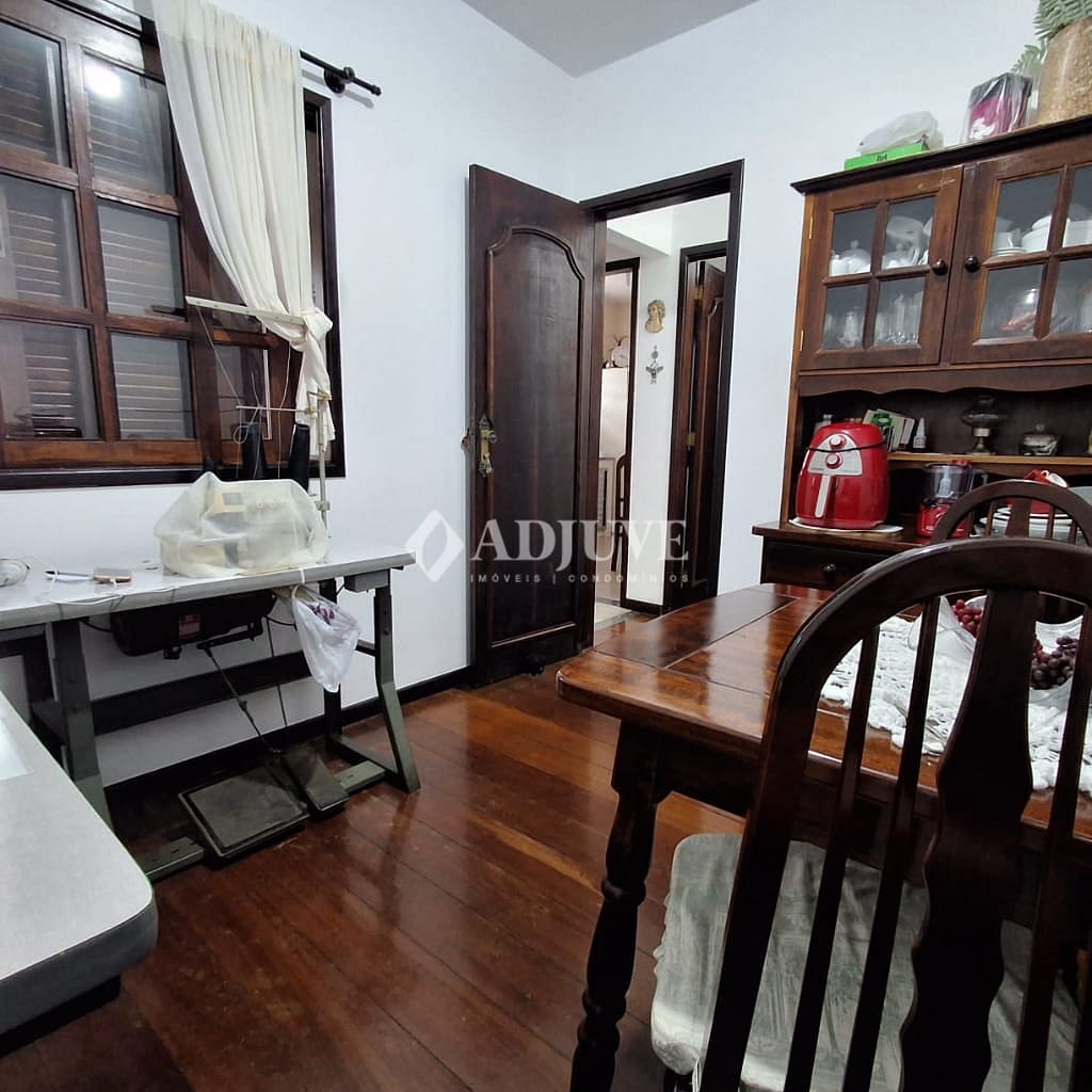 Casa à venda com 5 quartos, 140m² - Foto 25
