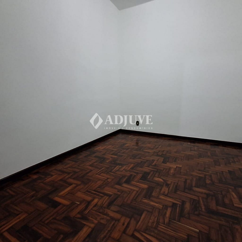 Casa à venda com 5 quartos, 140m² - Foto 7