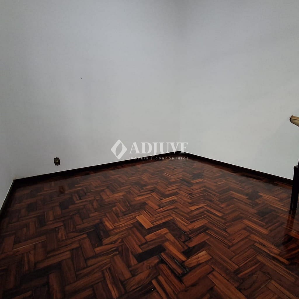 Casa à venda com 5 quartos, 140m² - Foto 5