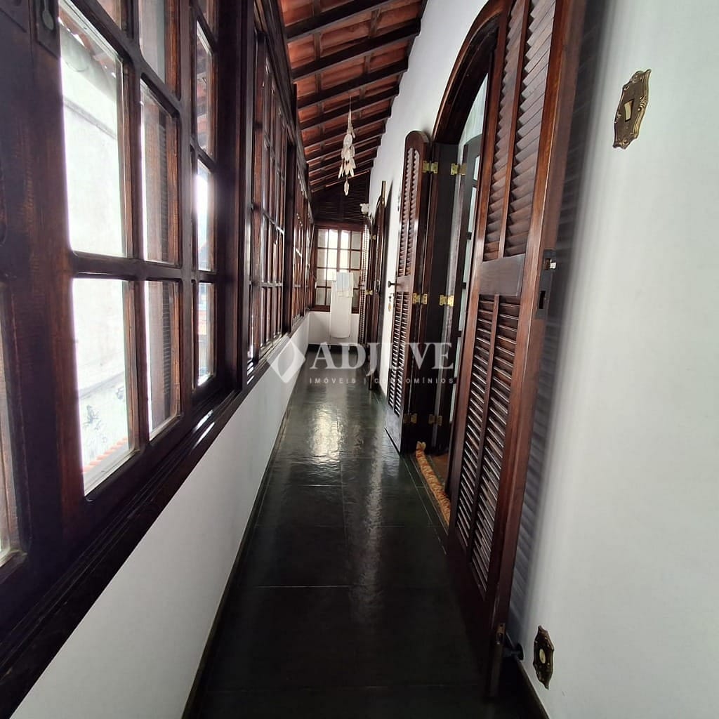 Casa à venda com 5 quartos, 140m² - Foto 20