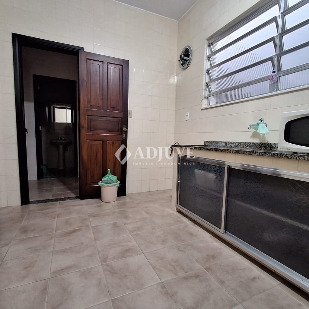 Casa à venda com 5 quartos, 140m² - Foto 11