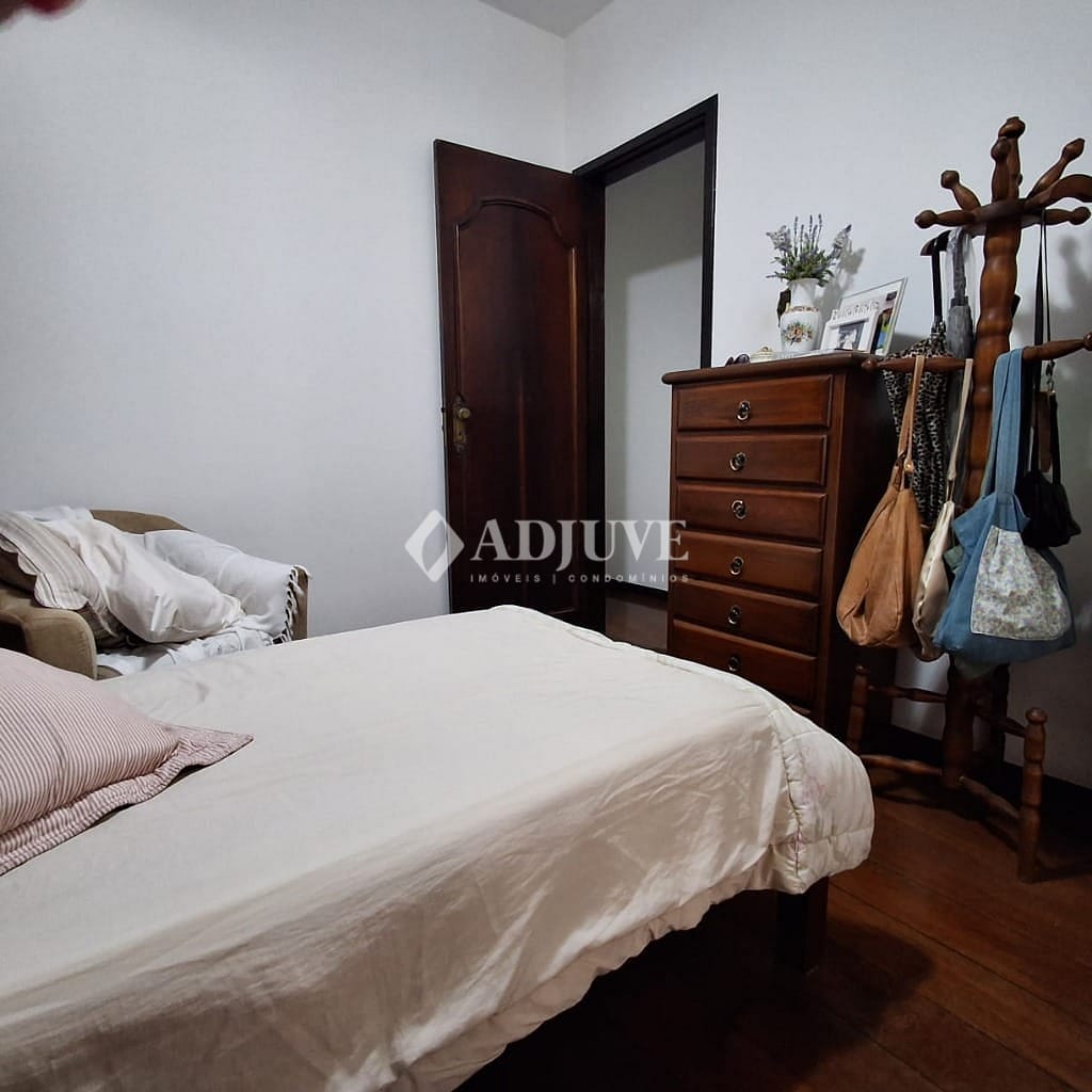 Casa à venda com 5 quartos, 140m² - Foto 24