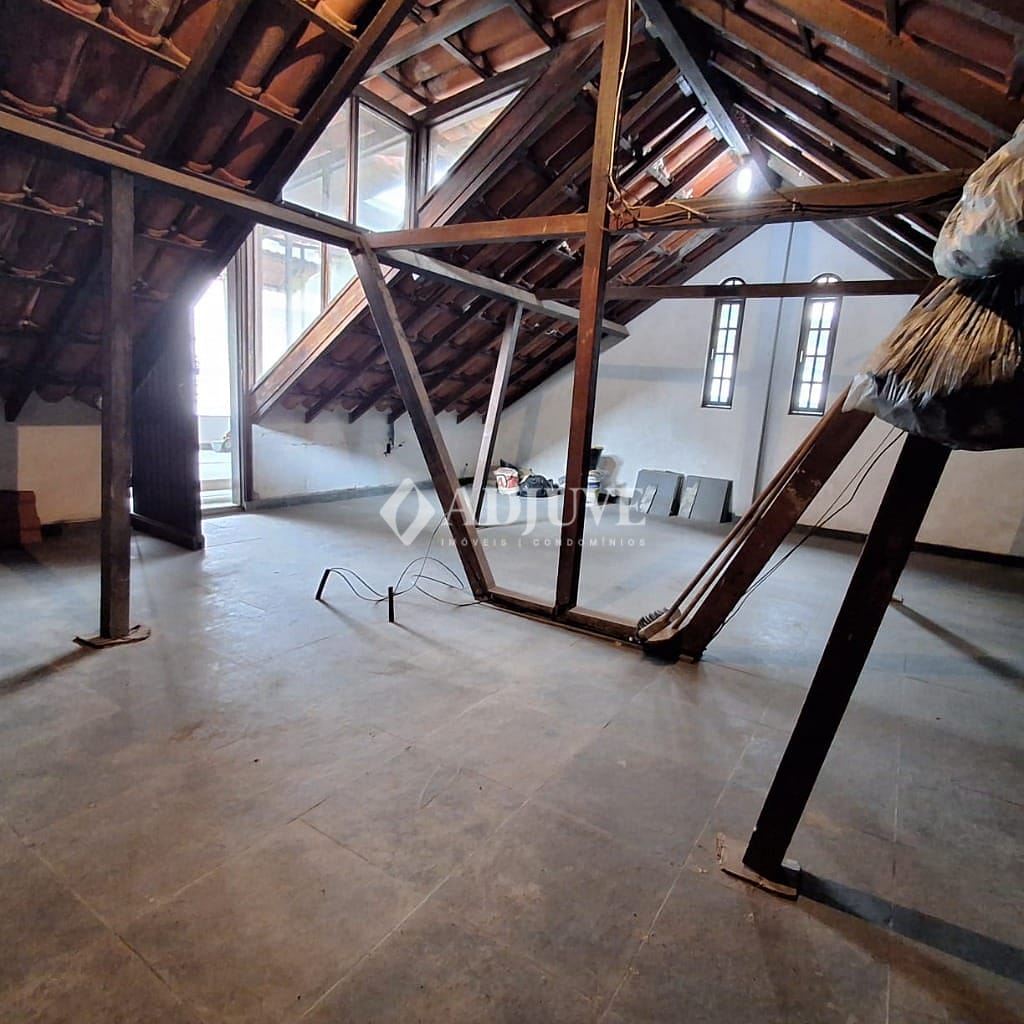 Casa à venda com 5 quartos, 140m² - Foto 33