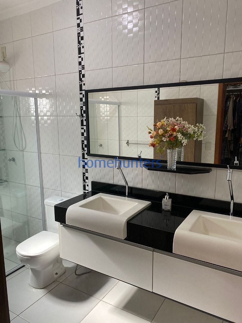 Casa à venda com 3 quartos, 236m² - Foto 15