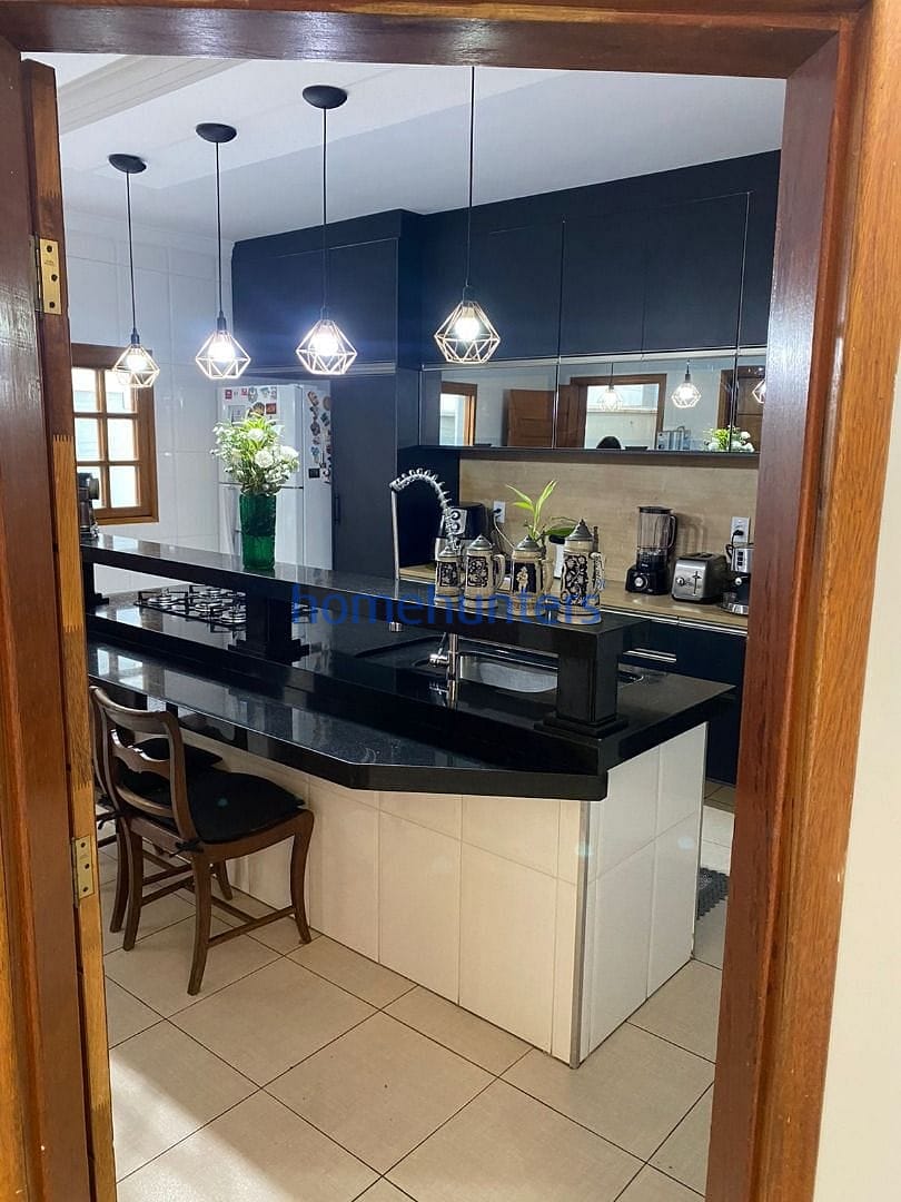 Casa à venda com 3 quartos, 236m² - Foto 7