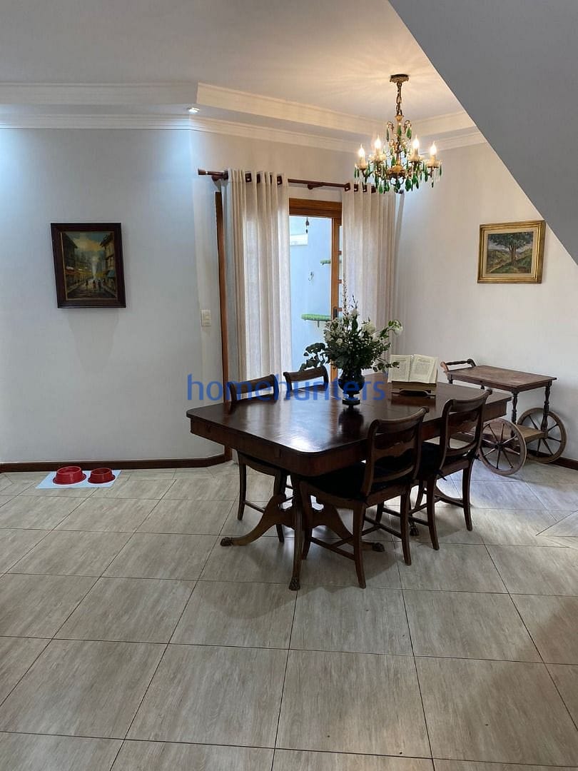 Casa à venda com 3 quartos, 236m² - Foto 2