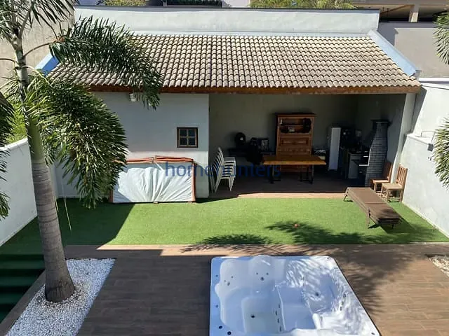 Casa com 300m² 3 quartos e 5 banheiros, à venda, no bairro Roncáglia em Valinhos