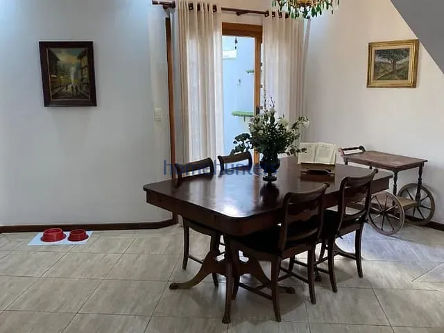 Casa com 300m² 3 quartos e 5 banheiros, à venda, no bairro Roncáglia em Valinhos