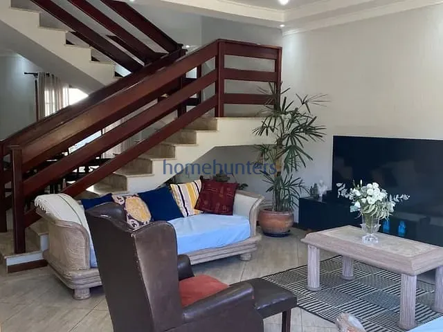 Casa com 300m² 3 quartos e 5 banheiros, à venda, no bairro Roncáglia em Valinhos