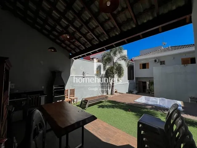 Casa com 300m² 3 quartos e 5 banheiros, à venda, no bairro Roncáglia em Valinhos