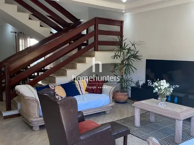Casa com 300m² 3 quartos e 5 banheiros, à venda, no bairro Roncáglia em Valinhos