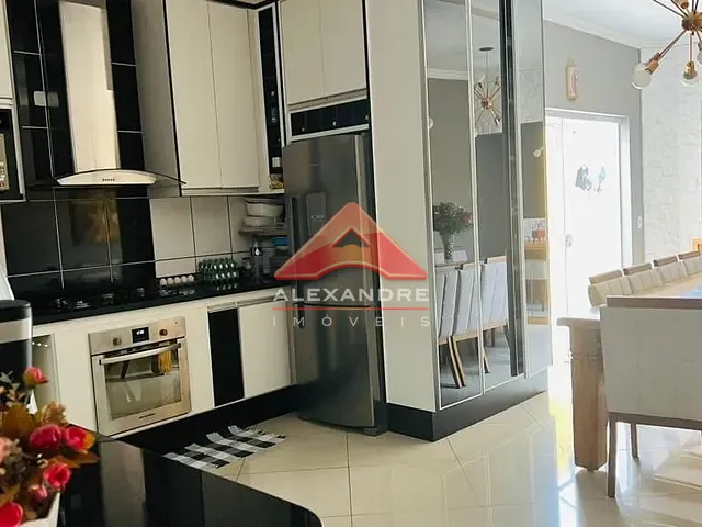Casa com 150m² 3 quartos e 4 banheiros, à venda, no bairro Vila Industrial em São José dos Campos