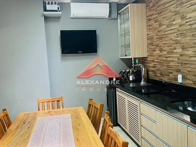 Casa com 150m² 3 quartos e 4 banheiros, à venda, no bairro Vila Industrial em São José dos Campos