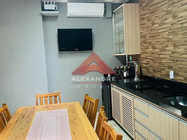 Casa com 150m² 3 quartos e 4 banheiros, à venda, no bairro Vila Industrial em São José dos Campos