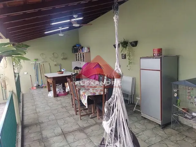 Casa com 250m² 4 quartos e 2 banheiros, à venda, no bairro Bosque dos Eucaliptos em São José dos Campos