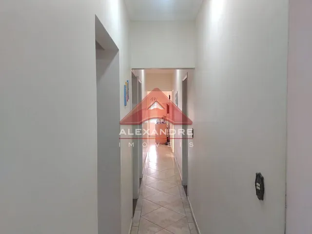 Casa com 250m² 4 quartos e 2 banheiros, à venda, no bairro Bosque dos Eucaliptos em São José dos Campos