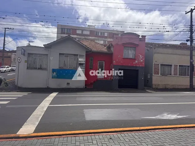 Casa à venda, no bairro Centro em Ponta Grossa