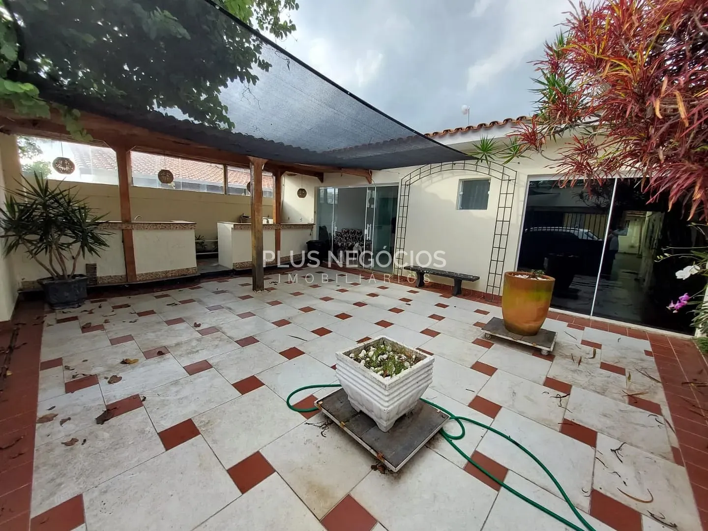 Casa, 4 quartos, 260 m² - Foto 1