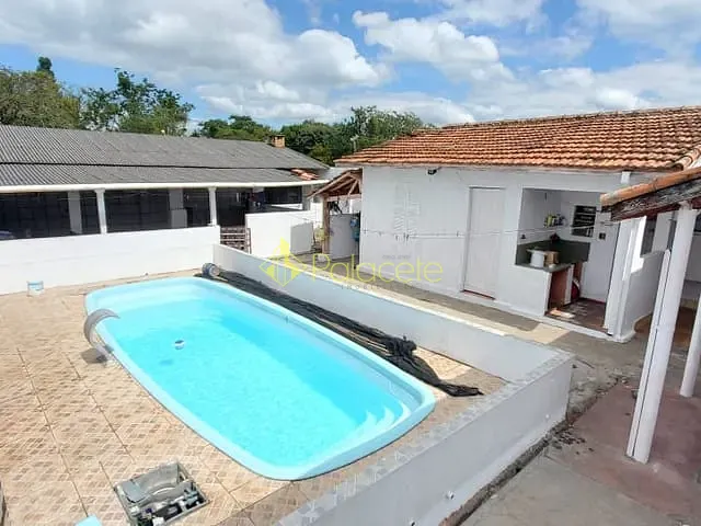 Casa com 370m² 3 quartos e 2 banheiros, à venda, no bairro Centro em Pindamonhangaba