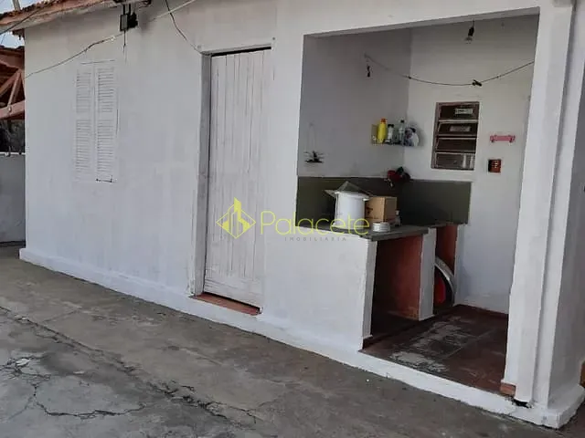 Casa com 370m² 3 quartos e 2 banheiros, à venda, no bairro Centro em Pindamonhangaba