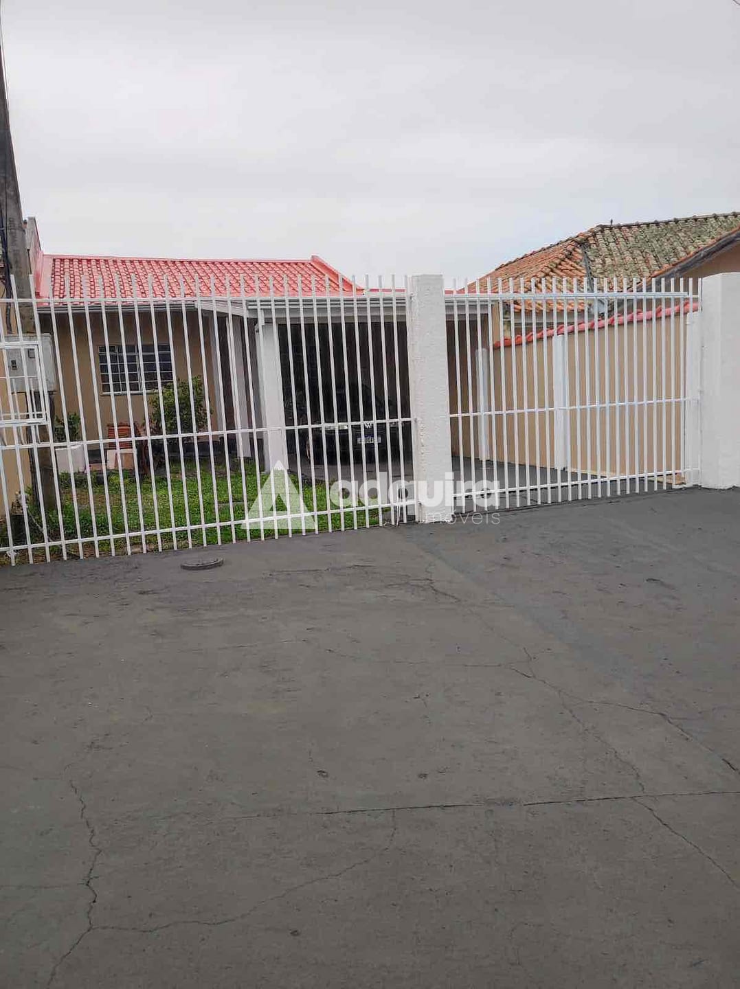 Casa à venda com 4 quartos, 110m² - Foto 1