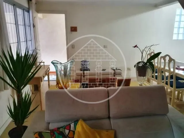 Casa com 200m² 2 quartos e 3 banheiros, à venda, no bairro Jardim Colonial em São Paulo