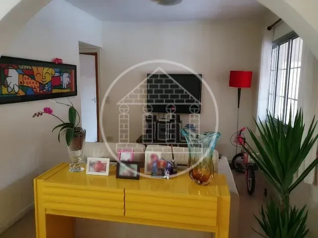 Casa com 200m² 2 quartos e 3 banheiros, à venda, no bairro Jardim Colonial em São Paulo