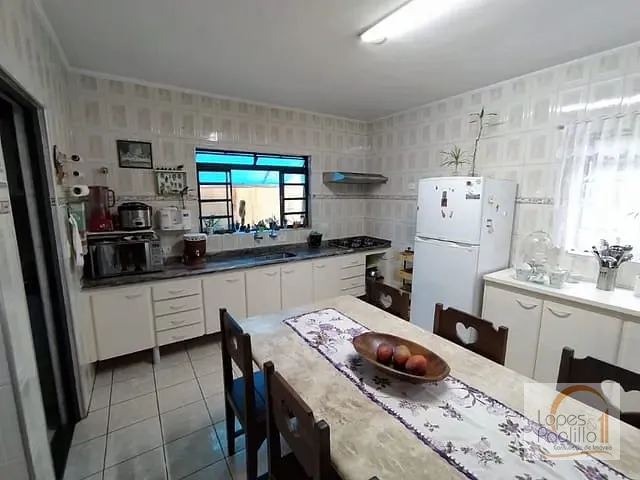 Casa com 273m² 5 quartos e 4 banheiros, à venda, no bairro Centro em Atibaia