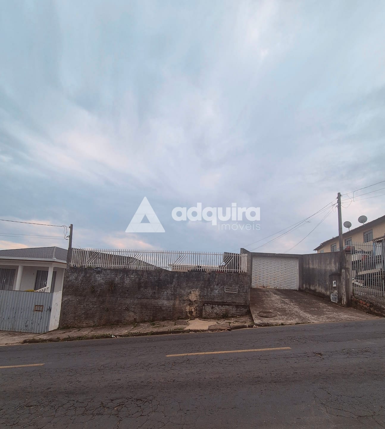 Casa à venda com 1 quarto, 190m² - Foto 1