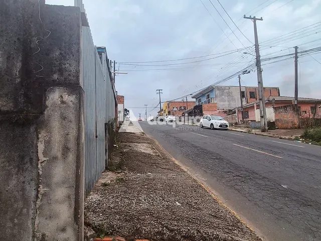 Casa com 495m², à venda, no bairro Nova Rússia em Ponta Grossa