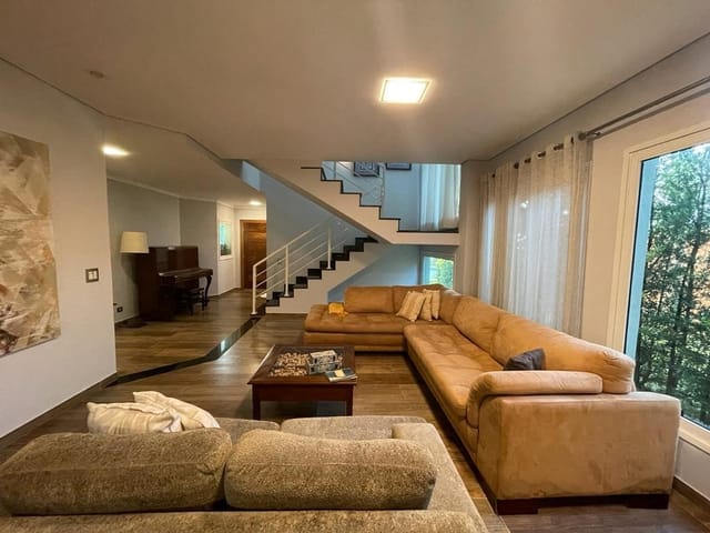 Casa com 460m² 4 quartos e 6 banheiros, à venda, no bairro Alphaville em Santana de Parnaíba