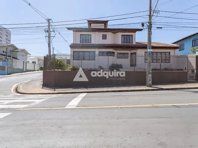 Casa 4 quartos e 4 banheiros, à venda, no bairro Uvaranas em Ponta Grossa