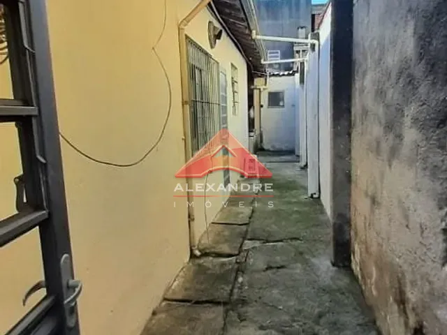 Casa com 250m² 3 quartos e 2 banheiros, à venda, no bairro Jardim Ismênia em São José dos Campos