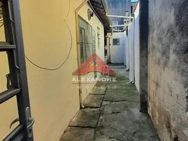 Casa com 250m² 3 quartos e 2 banheiros, à venda, no bairro Jardim Ismênia em São José dos Campos