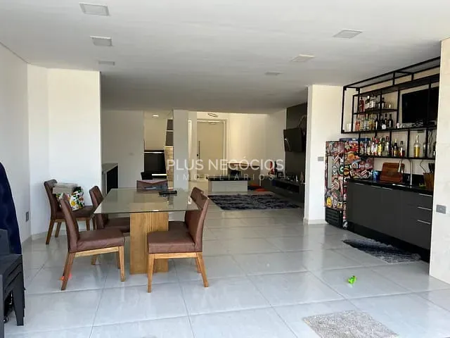 Casa com 300m² 4 quartos e 6 banheiros, à venda, no bairro Colinas de Indaiatuba em Indaiatuba
