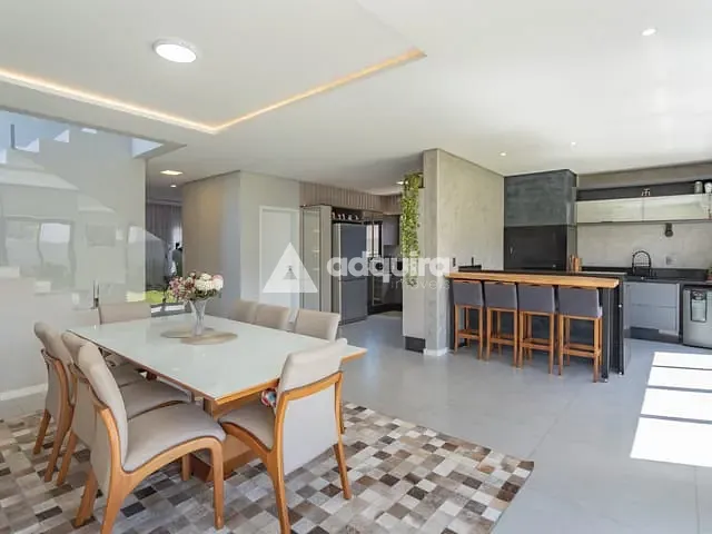 Casa 3 quartos e 4 banheiros, à venda, no bairro Jardim Carvalho em Ponta Grossa