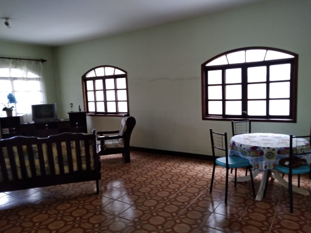 Casa com 860m² 3 quartos e 2 banheiros, à venda, no bairro Santana em Pindamonhangaba