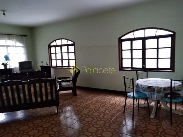 Casa com 860m² 3 quartos e 2 banheiros, à venda, no bairro Santana em Pindamonhangaba