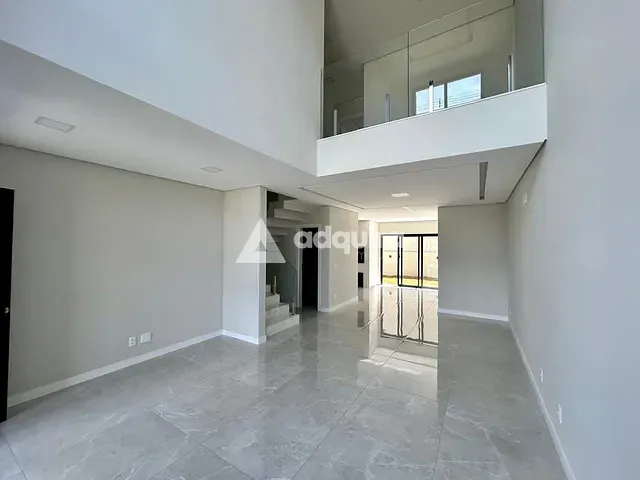 Casa com 200m² 3 quartos e 4 banheiros, à venda, no bairro Cará-cará em Ponta Grossa
