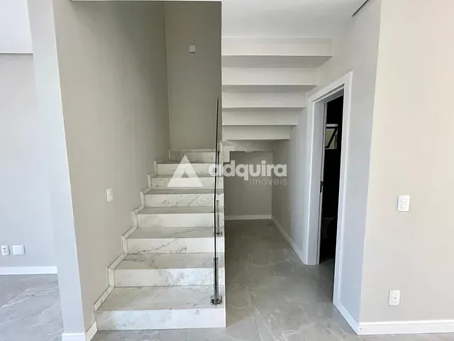 Casa com 200m² 3 quartos e 4 banheiros, à venda, no bairro Cará-cará em Ponta Grossa