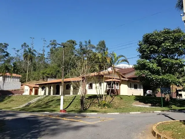 Casa com 920m² 3 quartos e 2 banheiros, à venda, no bairro Lagoa Grande em Embu-Guaçu