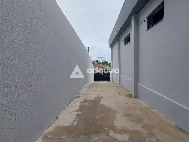 Casa com 672m² 3 quartos e 3 banheiros, à venda, no bairro Uvaranas em Ponta Grossa