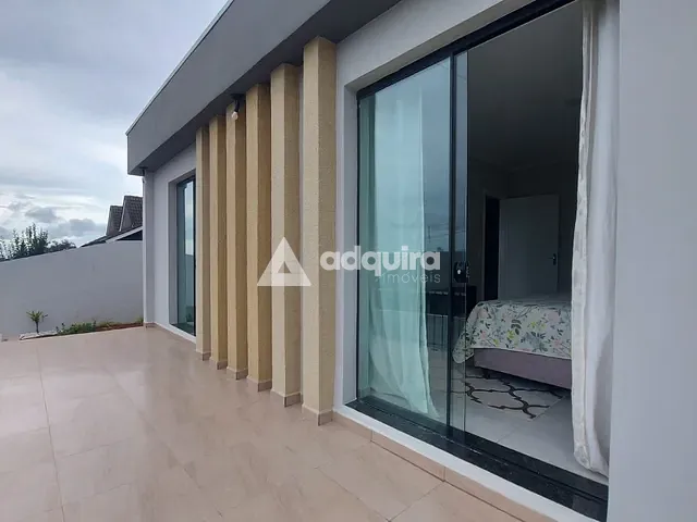 Casa com 672m² 3 quartos e 3 banheiros, à venda, no bairro Uvaranas em Ponta Grossa